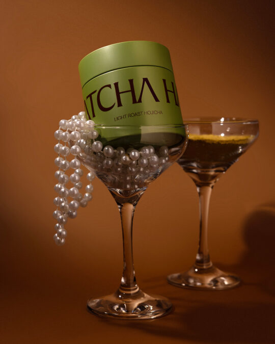 A can of Hojicha filled the wine glass and pearl to show how this hojicha is a premium drink